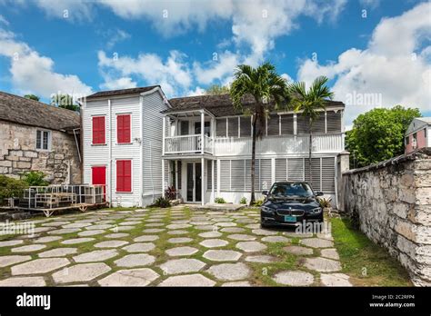 Typical bahamas house hi-res stock photography and images - Alamy