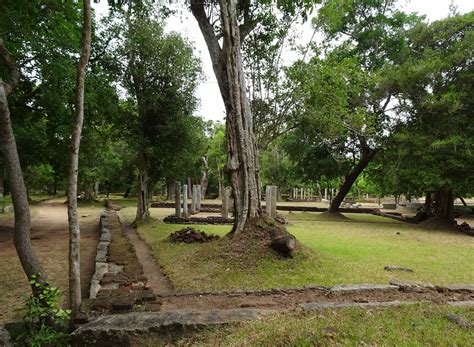 Anuradhapura - Ruins; Main Refectory (2) | Anuradhapura | Pictures | Sri Lanka in Global-Geography