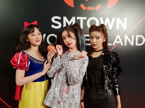 SMTOWN's Halloween Party 2018 | Kpopping