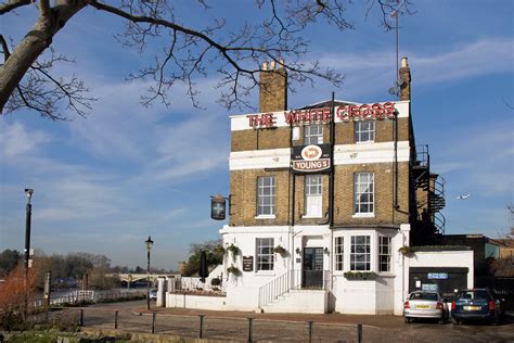 The White Cross - Richmond upon Thames | Neil Pulling | Flickr