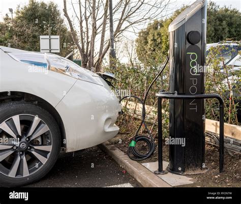 Nissan electric car charging point hi-res stock photography and images ...