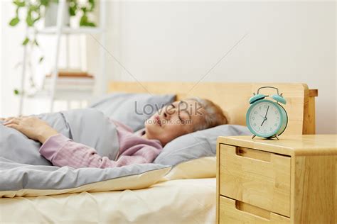 Sleeping Old Man Picture And HD Photos | Free Download On Lovepik