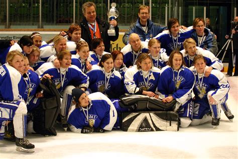 File:Finland national women's ice hockey team.jpg - Wikimedia Commons