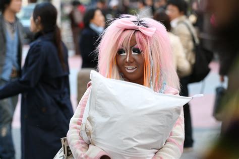 Gangoru Girl | Ganguro (ガングロ) is a fashion trend among young… | Flickr