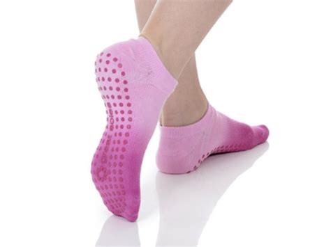 7 Best Yoga Socks Reviewed (2020 Updated)