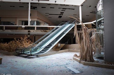 Inside America's Abandoned Malls, In 35 Haunting Photos