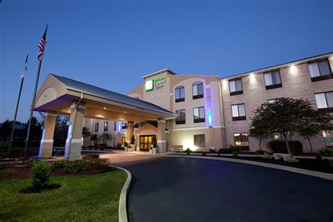 HOLIDAY INN EXPRESS PLYMOUTH $83 ($̶9̶9̶) - Prices & Hotel Reviews - IN ...