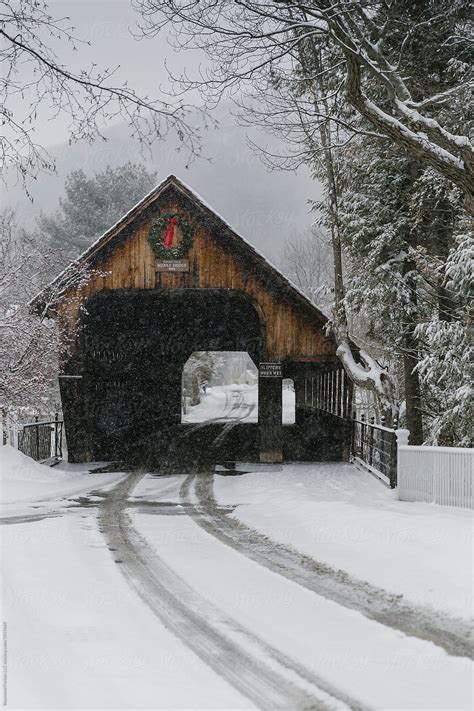 «Covered Bridge Woodstock Vermont In Winter Wreath Travel Snow Storm ...