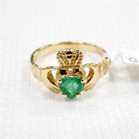 Gold and Emerald Claddagh Ring – Black Abbey Crafts