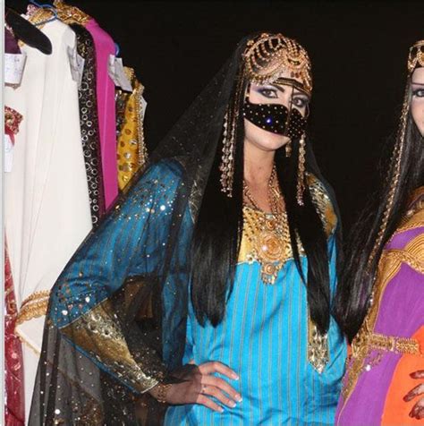 Arabic headdress and jalabiya from the United Arab Emirates. #khaleeji ...