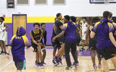 BOYS BASKETBALL: Columbia holds on to beat Lincoln for back-to-back ...