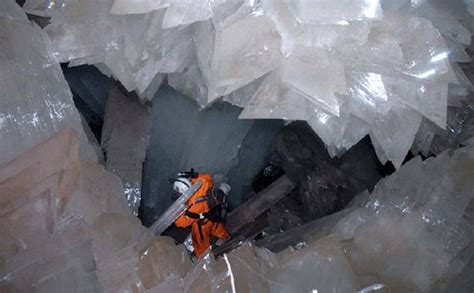 The Amazing World : Cave of the Crystals,Chihuahua, Mexico