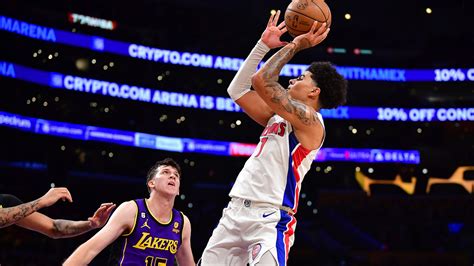 Lakers 128, Pistons 121: Best photos from Los Angeles