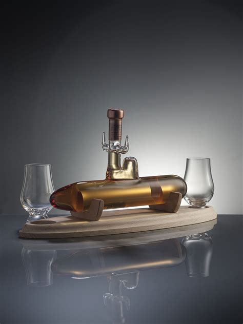 Submarine Whisky Decanter with 2 Whisky Glasses | StylishWhisky