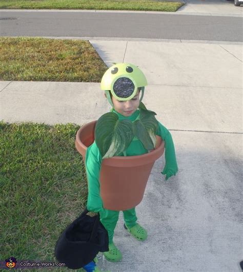 Peashooter, Plants vs. Zombies Costumes: | Zombie costume, Zombie costume diy, Zombie halloween ...