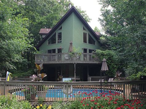 Chesterton, Indiana Bed and Breakfast | At Home In The Woods B&B | Bed and breakfast, Chesterton ...