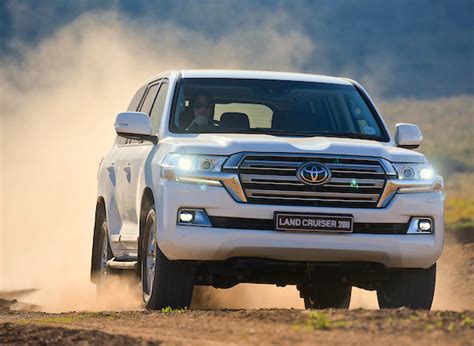 Qatar Full Year 2015: Toyota Land Cruiser sails off to 10.2% share ...