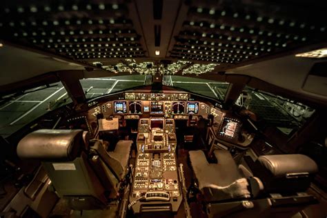 Boeing 777 Cockpit Night / Cockpit Night Lighting Boeing 777 Worldliner Professional X Plane Org ...