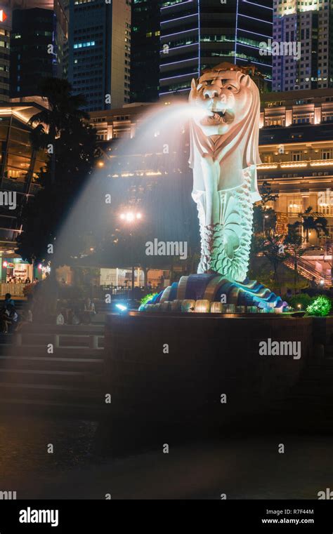 The Merlion, at night, Singapore Stock Photo - Alamy