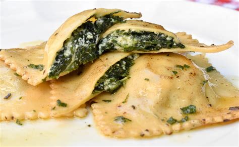 Ravioli filled with spinach and ricotta | Homemade ravioli, Ravioli ...