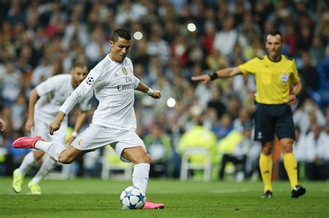 Ronaldo hits hat trick to lead Real Madrid | The Japan Times