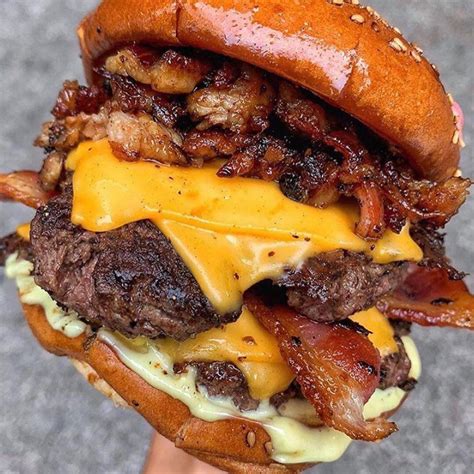 Two cheese bacon double cheeseburger w/ extra bacon : r/burgers