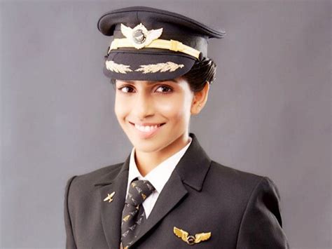 30-year-old pilot becomes youngest ever woman to captain a Boeing 777 | Boeing 777, Female pilot ...