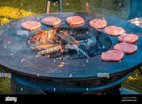 Burgers park restaurant hi-res stock photography and images - Alamy