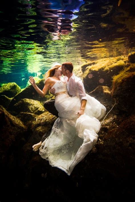 15 Underwater Wedding and Engagement Photos That Are AMAZING | Underwater wedding, Little ...