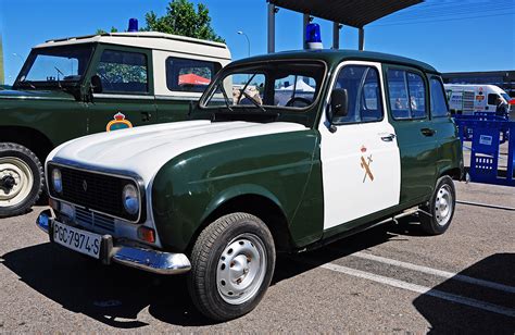 20 coches míticos de la Guardia Civil