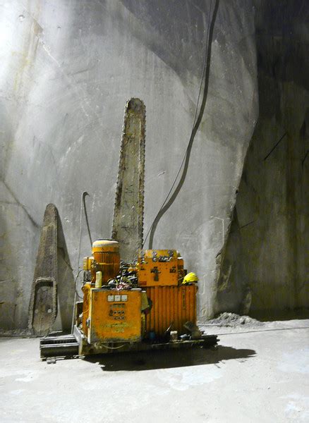 Tips for Taking a Carrara Marble Mine Tour near Lucca, Italy