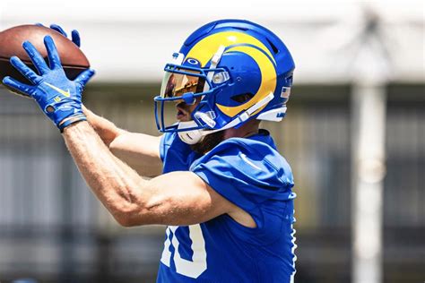 What Pros Wear: Cooper Kupp's Custom Speedflex Facemask - What Pros Wear