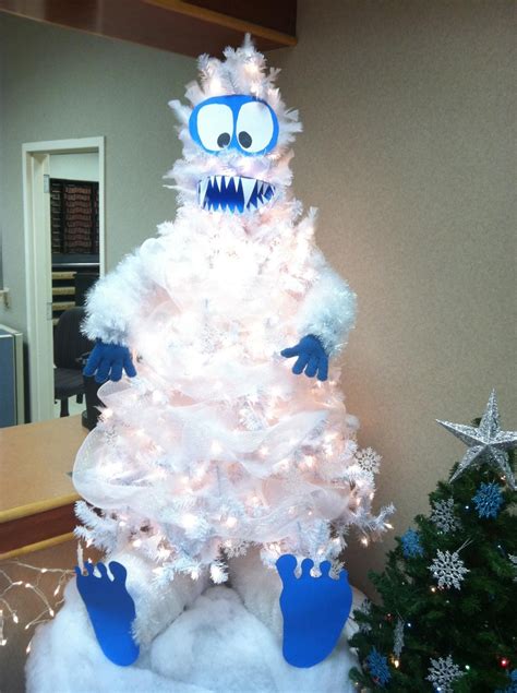 Abominable Snowman Christmas Tree - too awesome! | White christmas tree decorations, White ...