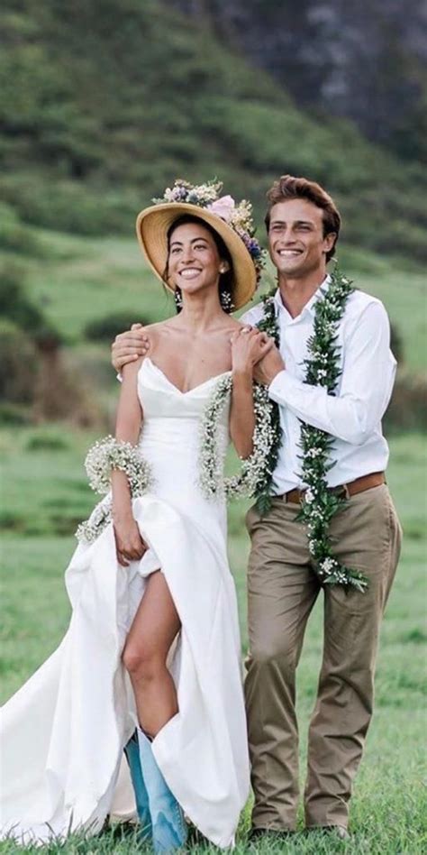 Beach Wedding Dresses: 24 Styles For Hot Weather | Hawaiian wedding ...