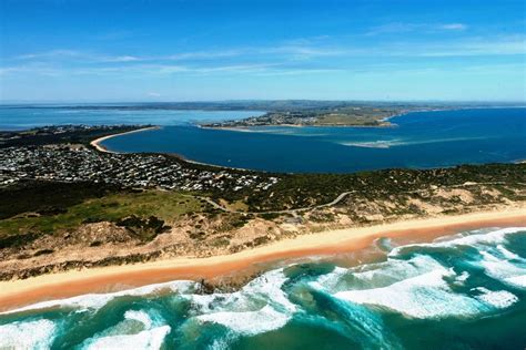 Phillip Island & Seal Rocks 25-Minute Helicopter Flight in Melbourne ...