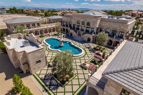 Floyd Mayweather buys $10M mansion in western Las Vegas — PHOTOS | Las Vegas Review-Journal