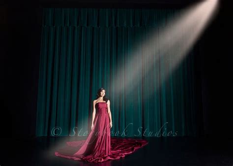 stage spotlight photoshoot | Theatre photography, Senior pictures ...