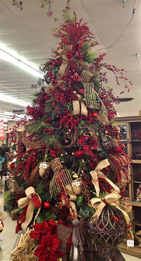 Country style Christmas tree decorated with burlap ribbon | Country ...