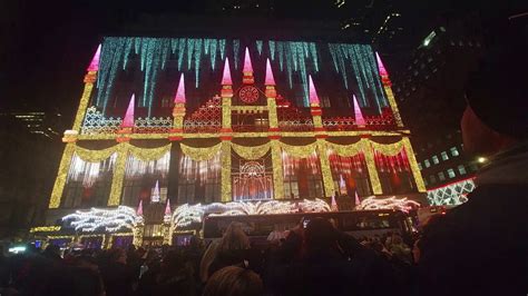 2019 SAKS FIFTH AVENUE CHRISTMAS LIGHTS SHOW - YouTube