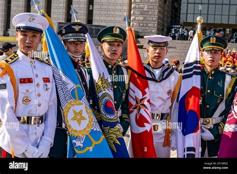 Seoul, South Korea. 27th May, 2017. Members of the South Korean ...