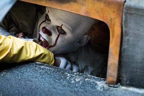 Pin by Ania Flieger on IT | Pennywise the clown, Pennywise the dancing clown, Bill skarsgard