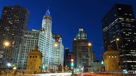 Magnificent Mile Chicago: Shop, Eat, Drink & Be Merry