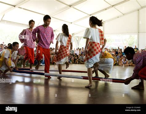 🎉 Tinikling folk dance history. ANGUISH TO ART: Tinikling, the ...