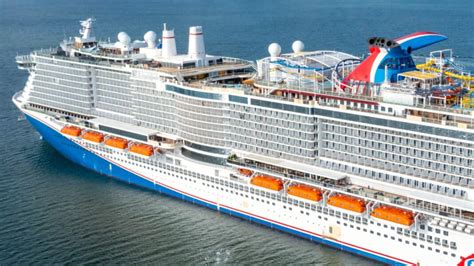 New Carnival Cruise Ship Rescues Small Raft in the Caribbean - swedbank.nl