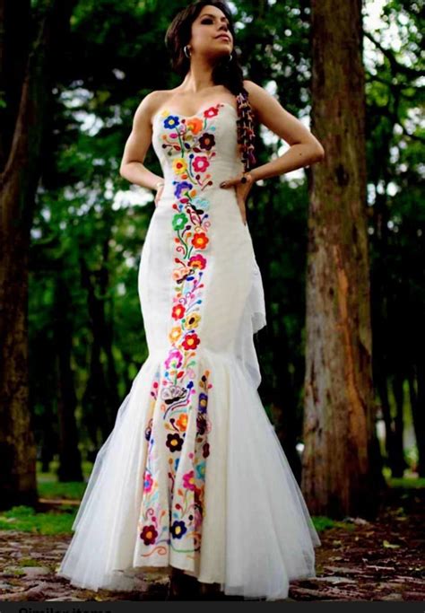 Pin by Humberto Linaje Torres on novias | Mexican embroidered dress, Mexican wedding dress ...