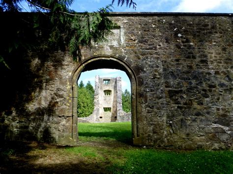 Curved archway, Old Castle Archdale © Kenneth Allen cc-by-sa/2.0 :: Geograph Britain and Ireland