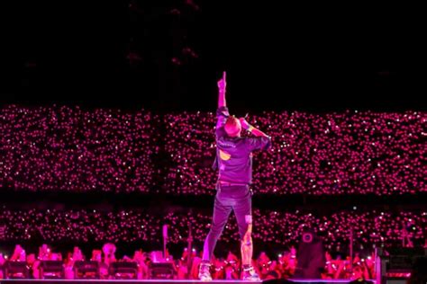 Coldplay surpreende fãs com participação de cantores brasileiros em shows