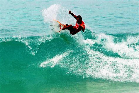 Morocco surfing holidays in Essaouira beach to enjoy the waves with ...