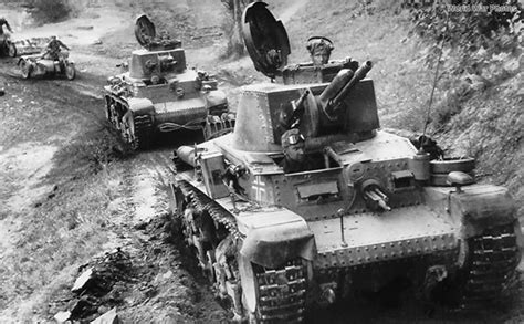 Panzers 35(t) 1940 3 | World War Photos