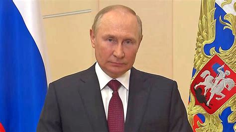 Putin Hails ‘Military Glory, Traditional Values’ on Russia Flag Day - The Moscow Times